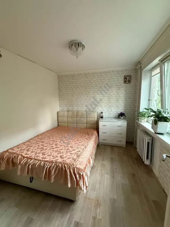Продам 3-х комн квартиру в городе Луганск квартал 50-лет Октября
