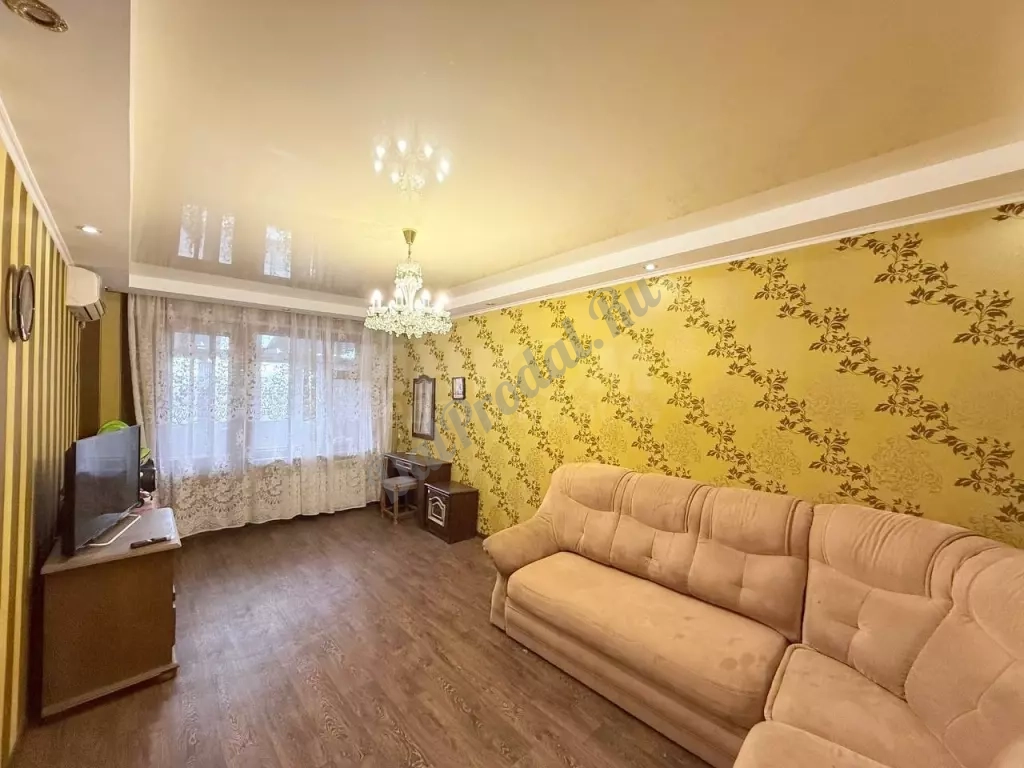 Продам 2к квартиру на кв.Комарова ,6/9эт