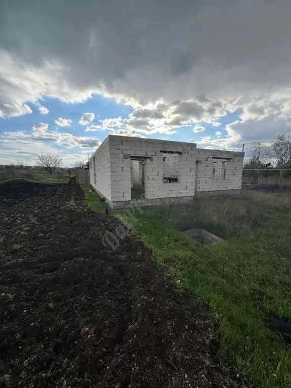 Продам приват участок с коробкой на Вольном