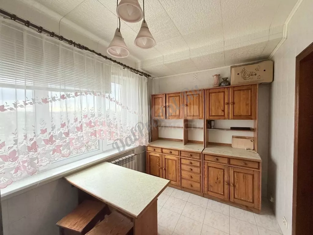 Продам 2к квартиру на кв.Комарова ,6/9эт