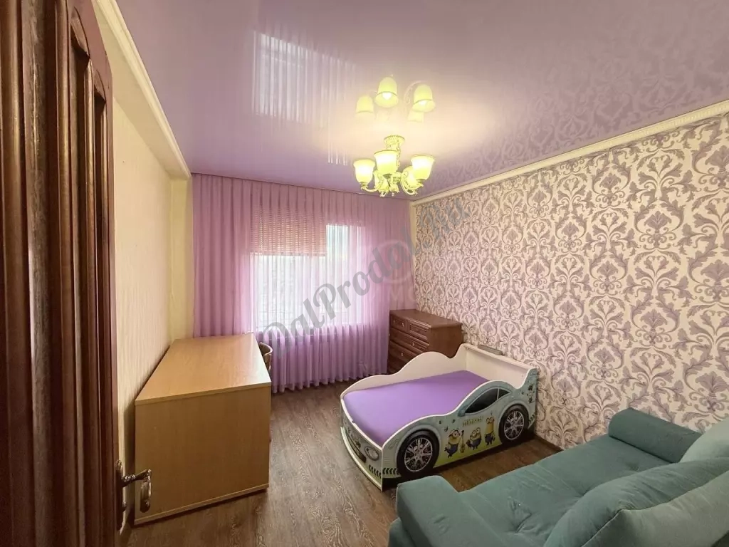 Продам 2к квартиру на кв.Комарова ,6/9эт