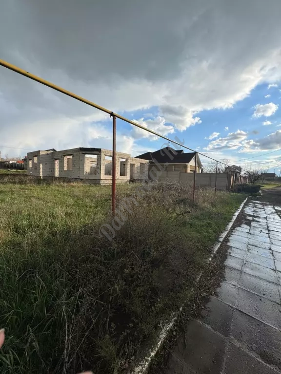 Продам приват участок с коробкой на Вольном