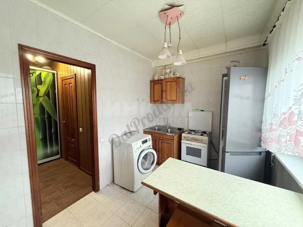 Продам 2к квартиру на кв.Комарова ,6/9эт