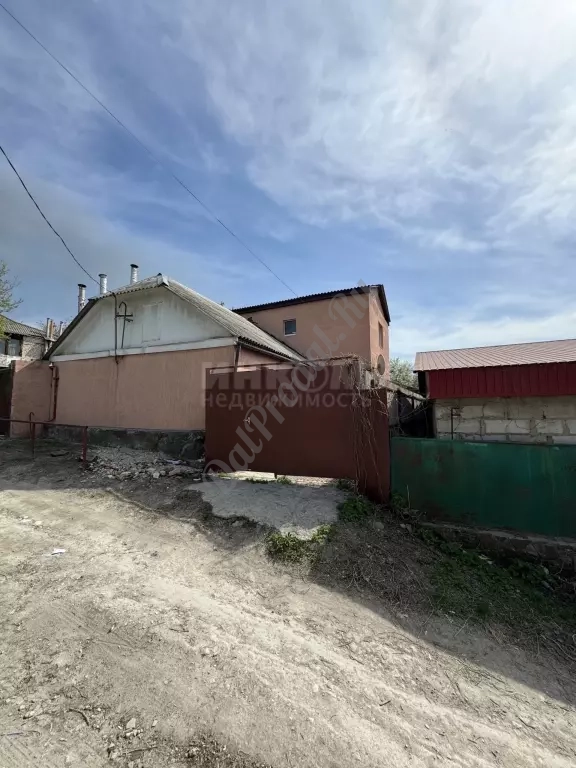 Продам 2-х этажный дом в городе Луганск
