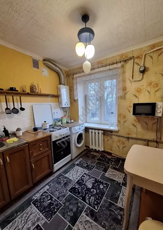 Продам 2к квартиру по ул.Челюскинцев 2/4эт 47м2
