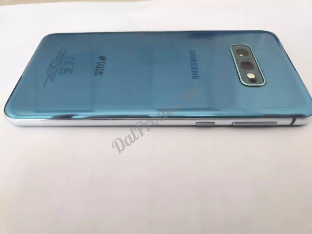 Смартфон Samsung Galaxy S10e
