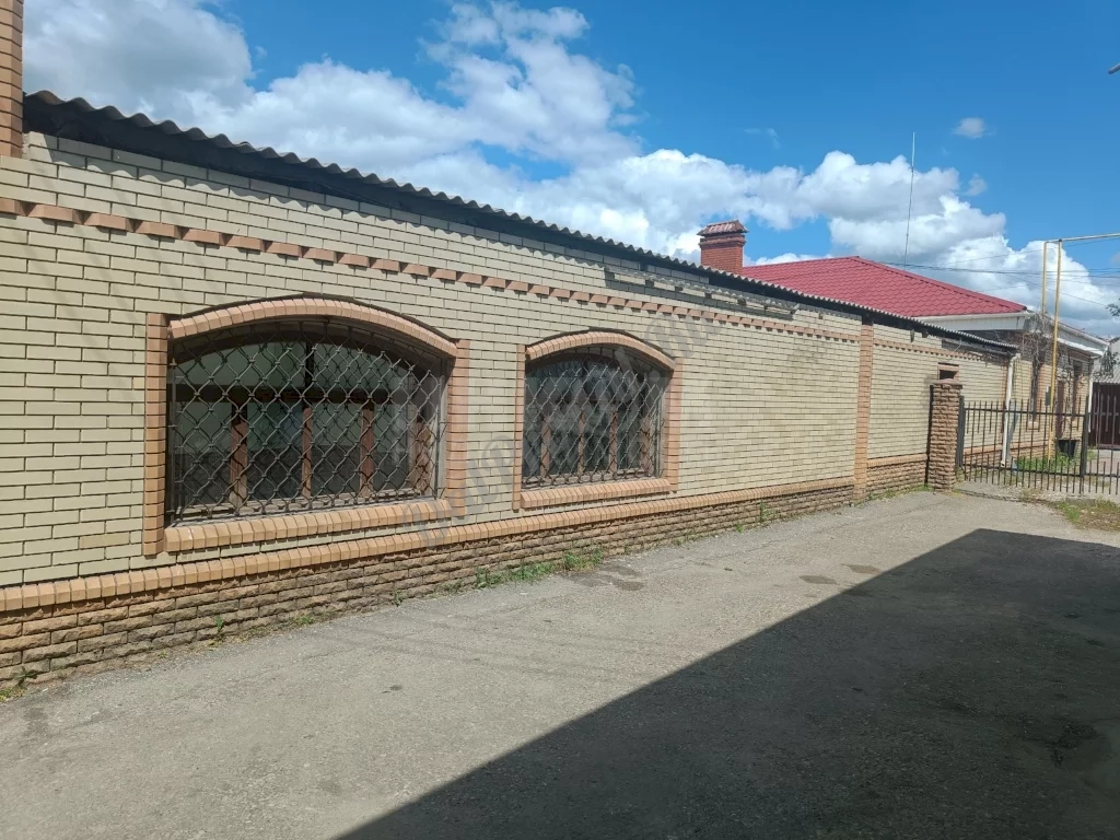 Продам нежилое помещение 675 м2 в городе Луганск улица 26 Бакинских Коммисаров