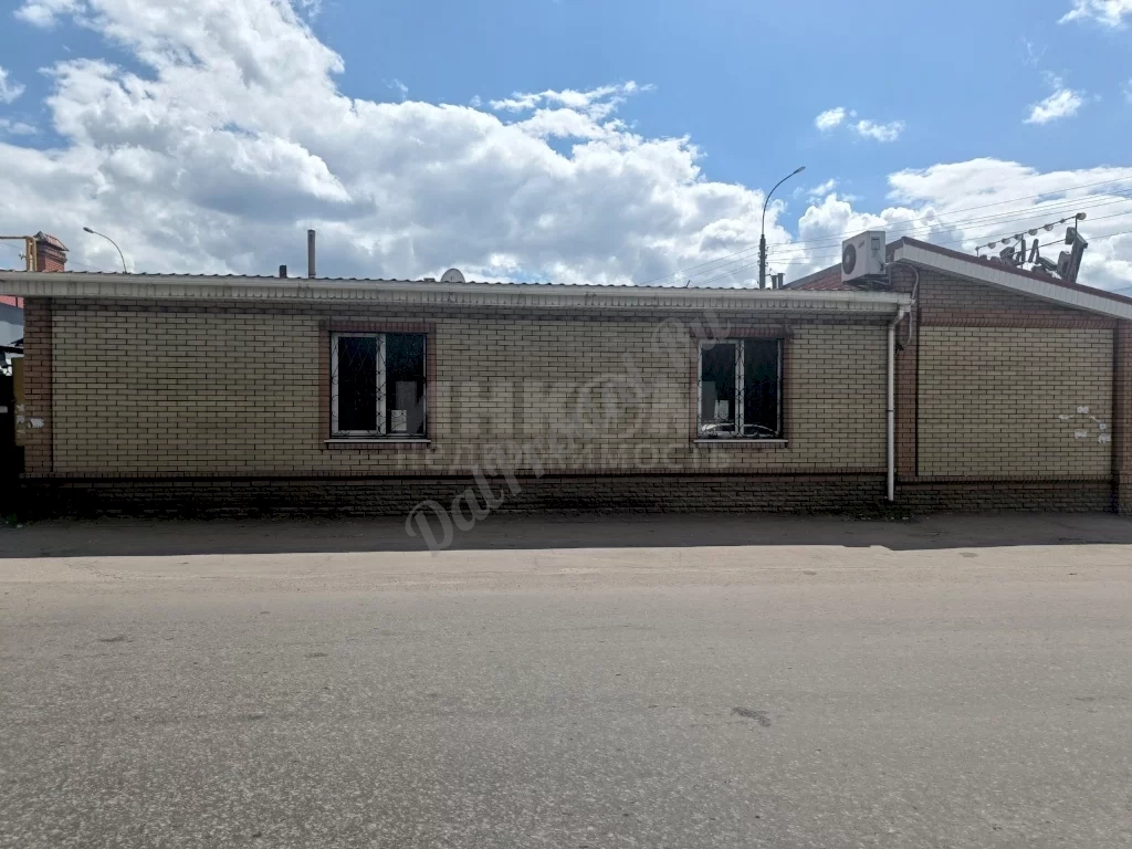 Продам нежилое помещение 675 м2 в городе Луганск улица 26 Бакинских Коммисаров