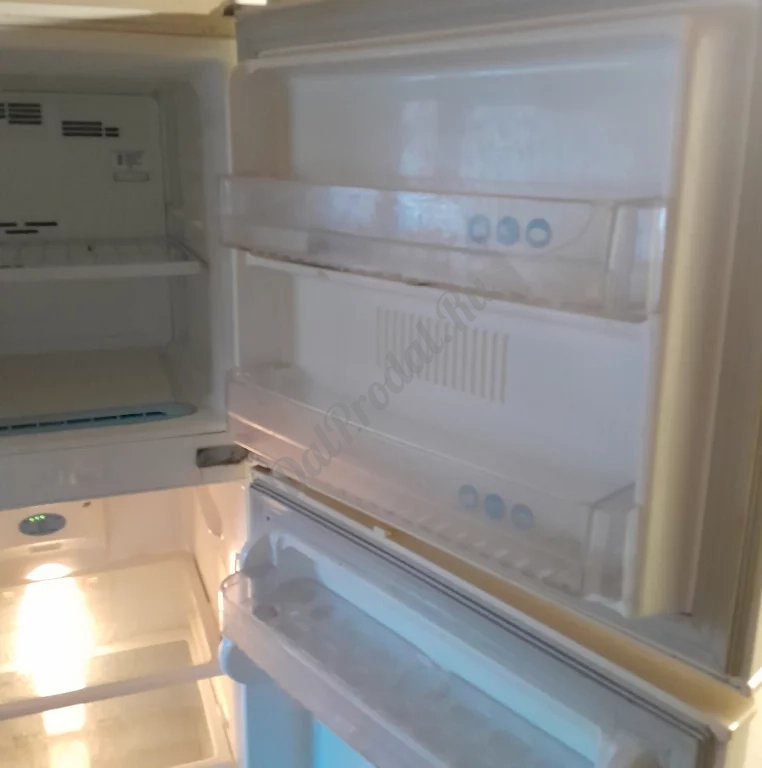 Продаётся холодильник LG. No Frost