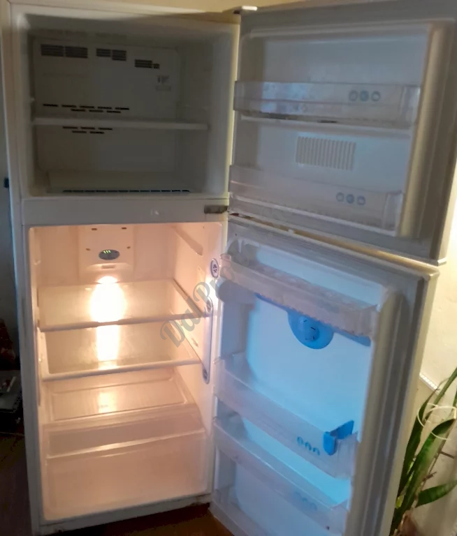 Продаётся холодильник LG. No Frost