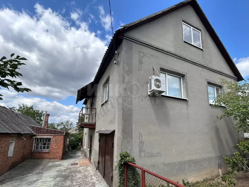 Продам 2-х этажный дом в городе Луганск улица Гоженко