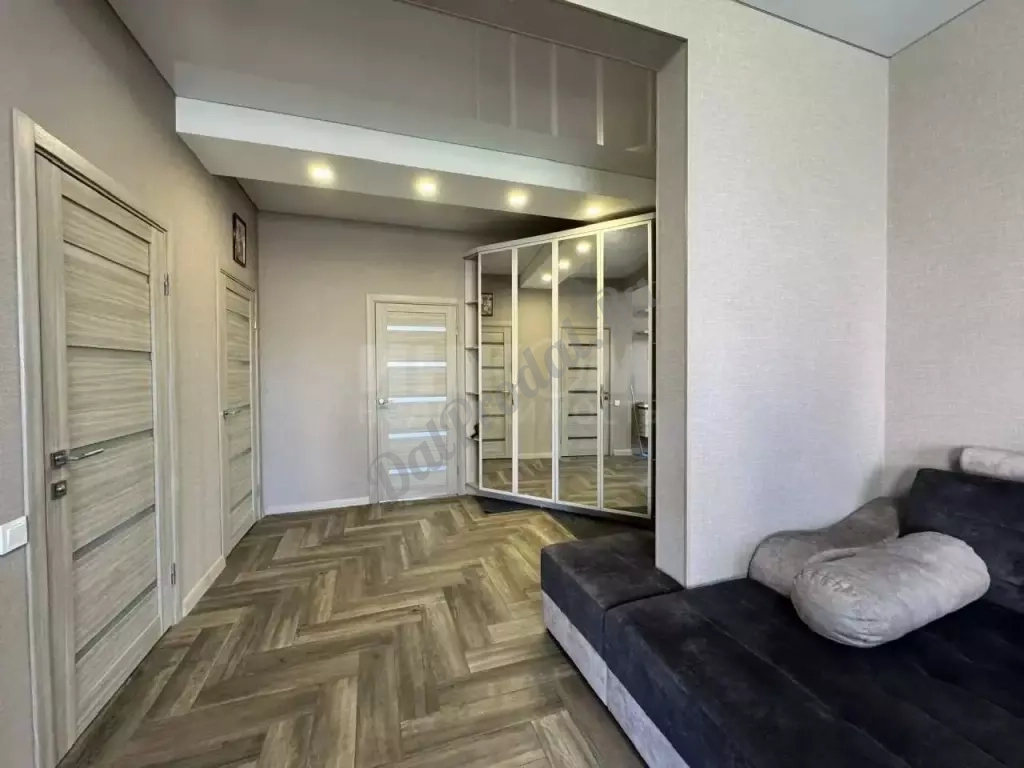 Продам 3к квартиру в центре 2/5эт