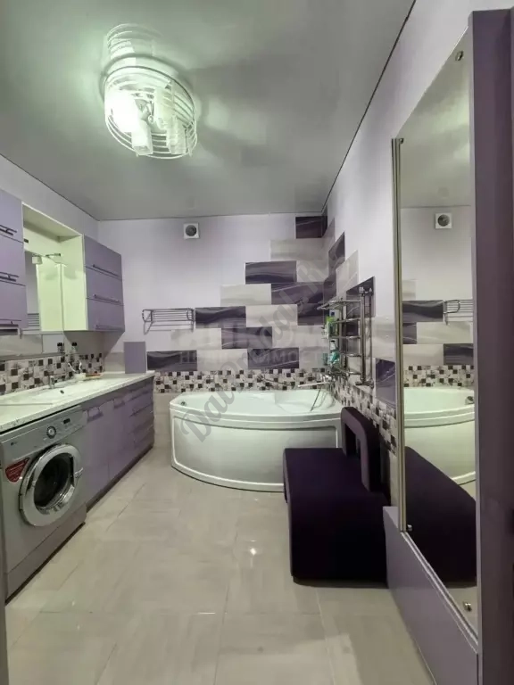 Продам 3к квартиру в центре 2/5эт