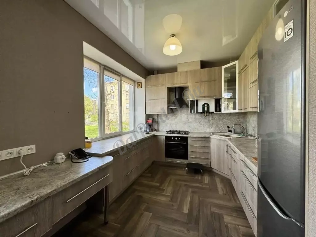 Продам 3к квартиру в центре 2/5эт