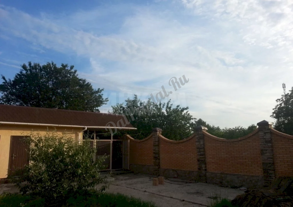 Продам дом 776 м2 в городе Луганск район бара Чёрный кот