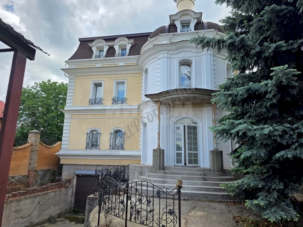 Продам дом 776 м2 в городе Луганск район бара Чёрный кот