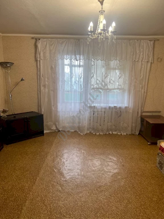 Продам 2-х комн квартиру в городе Луганск городок Пархоменко