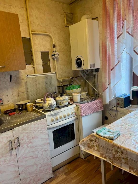 Продам 4-х комнатную квартиру с авт отоп в Центре города Луганск улица Коцюбинского