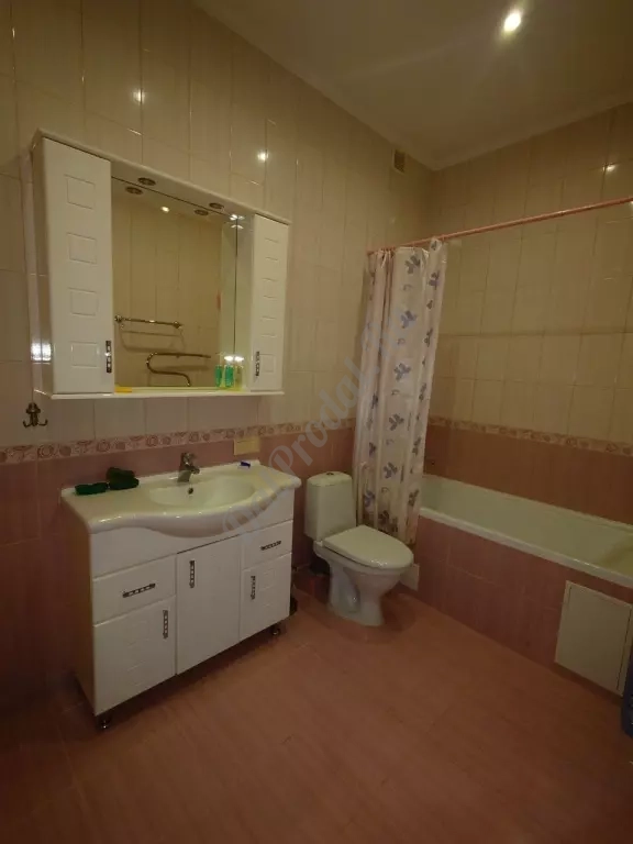 Продам 2к квартиру на медгородке ,а/о, ремонт 80м2