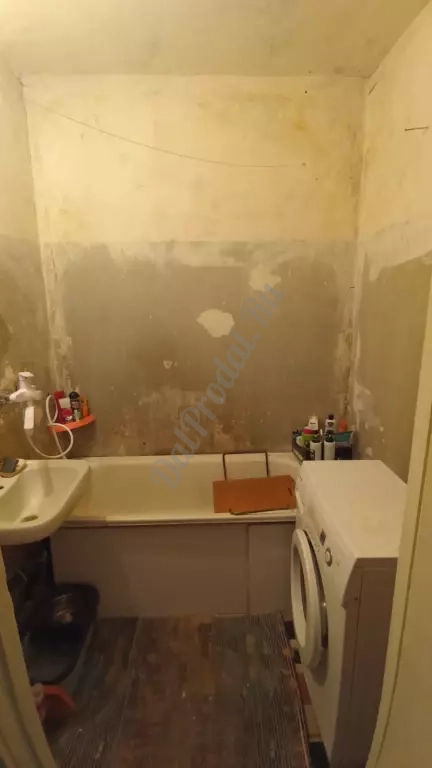 Продам 4-х комн квартиру в городе Луганск 1-й Микрорайон