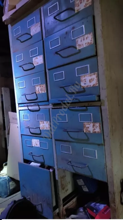 Продам большой шкаф для инструмента.