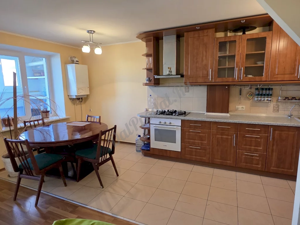 Продажа квартиры, 4 комнаты, 103 м², агент