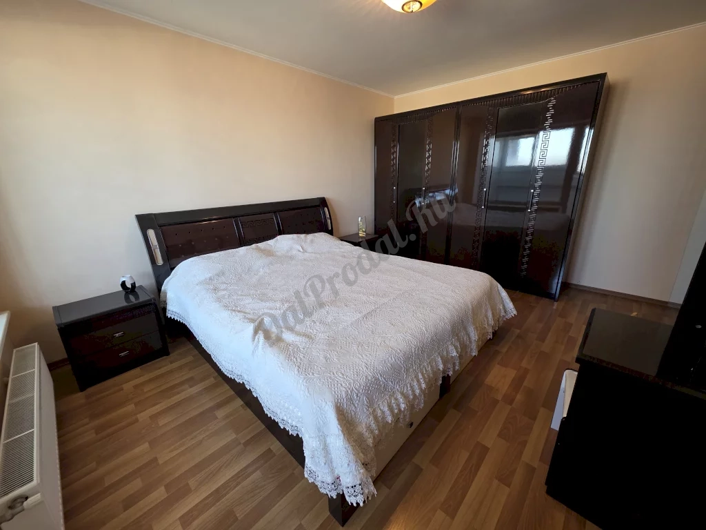 Продажа квартиры, 4 комнаты, 103 м², агент