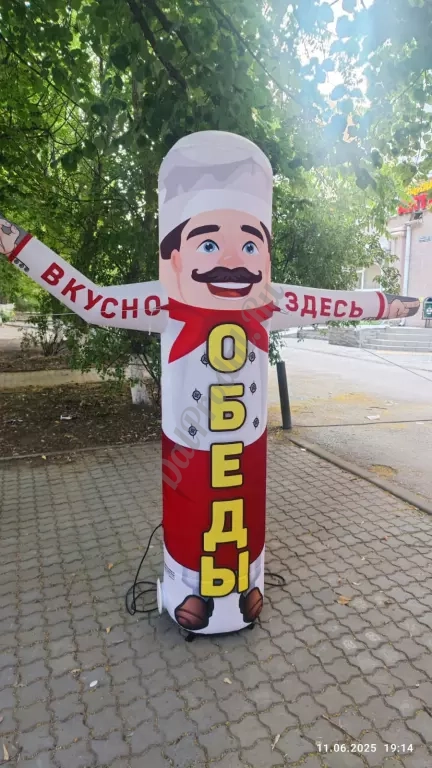 Надувная фигура указатель.