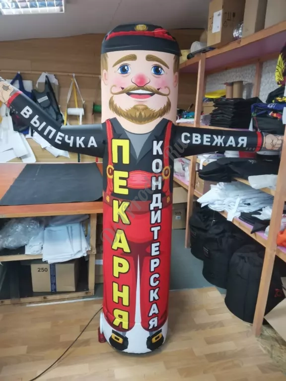 Надувная фигура указатель.