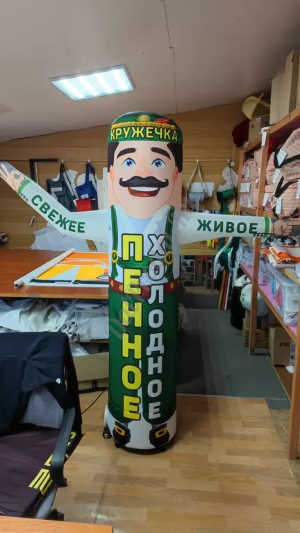 Надувная фигура указатель.