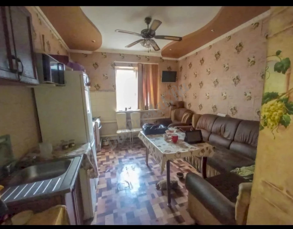 Продам 2-х этажный дом 500 м2 в городе Луганск улица Танковая