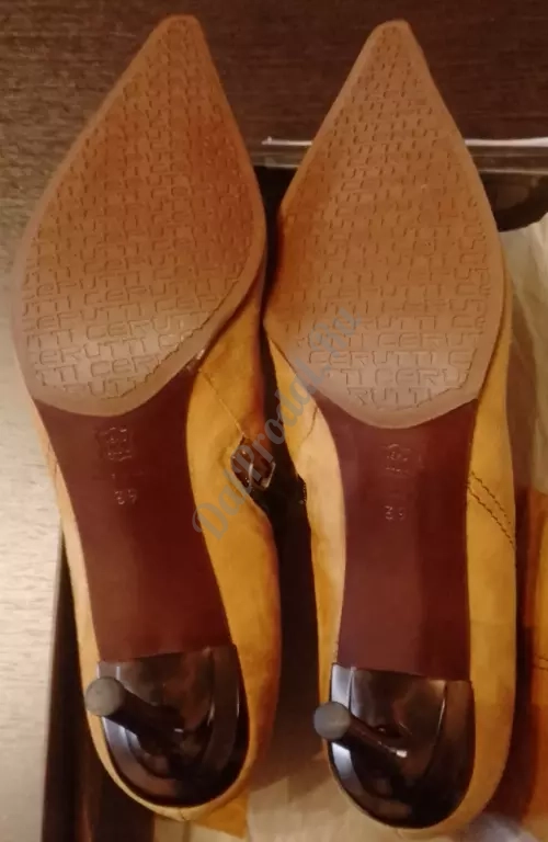 Продаются женские сапоги. Новые