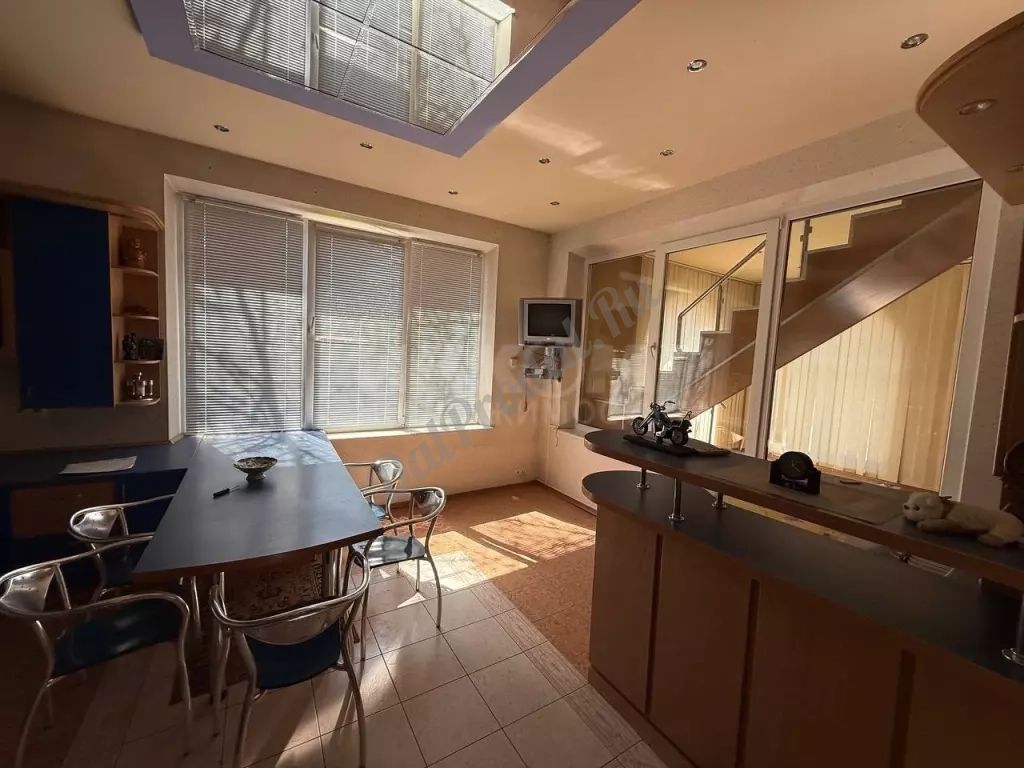 Продам дом рн Владимирского собора 195м2