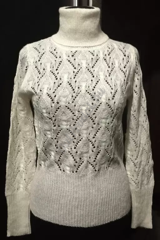 Продаётся женский свитер. Новый