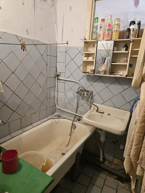 Продам 4-х комн квартиру в городе Луганск квартал 50-лет Октября