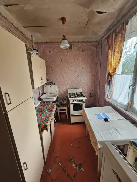 Продам 4-х комн квартиру в городе Луганск квартал 50-лет Октября