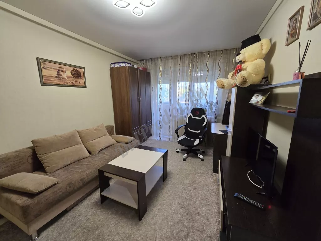 Продам 2к кв. Комарова, 5/5 эт.