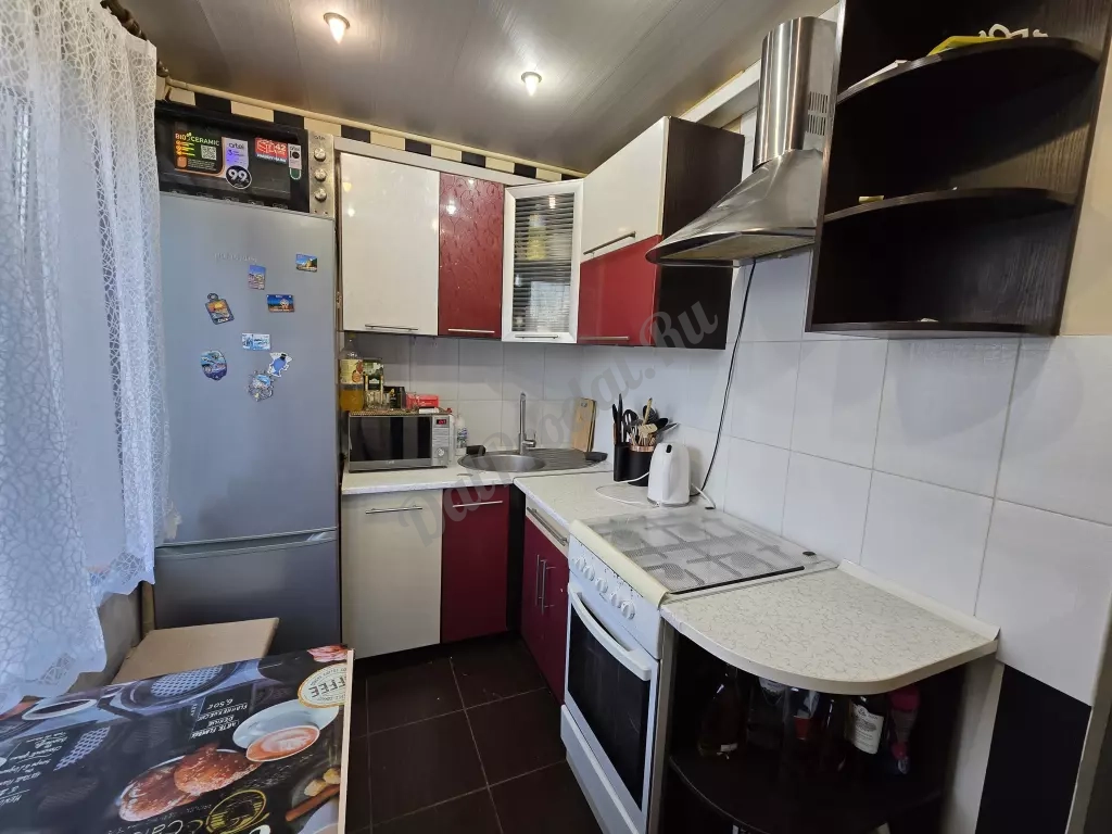 Продам 2к кв. Комарова, 5/5 эт.