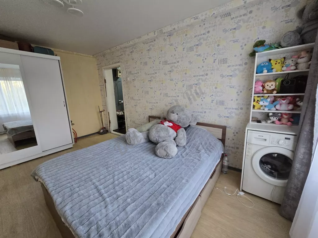 Продам 2к кв. Комарова, 5/5 эт.