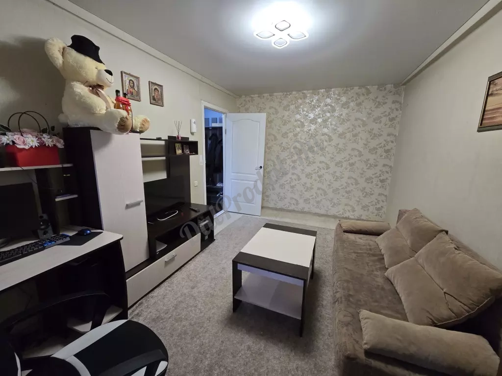Продам 2к кв. Комарова, 5/5 эт.