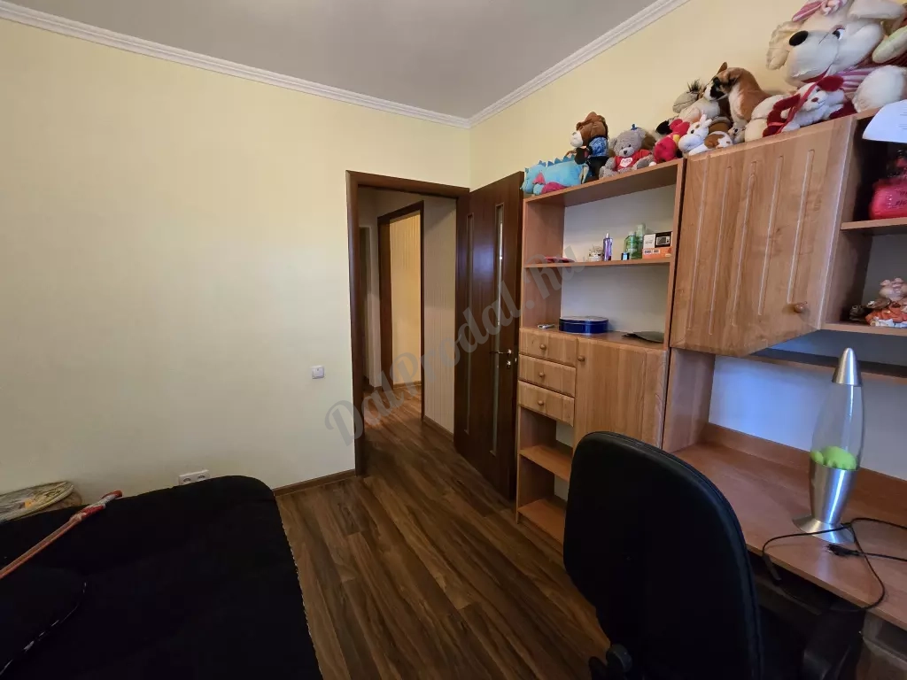 Продам 3к квартиру. Дзержинского, 1/12 эт