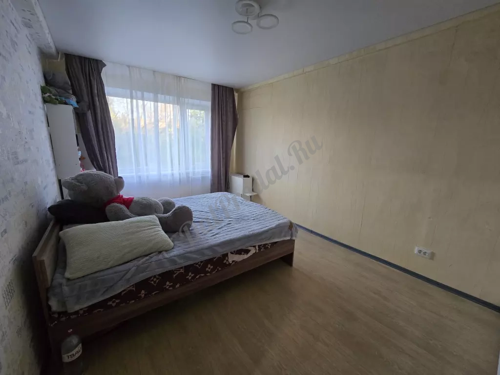 Продам 2к кв. Комарова, 5/5 эт.