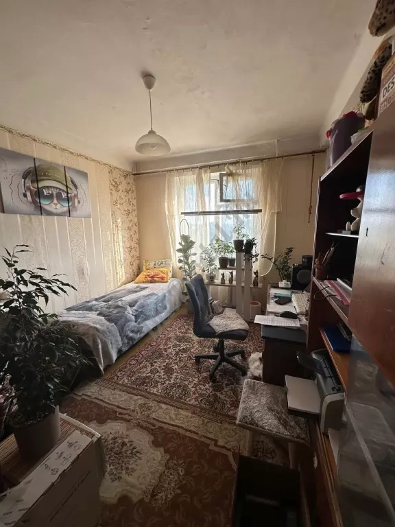 Продам 2-х комн квартиру в городе Луганск улица Крапивницкого