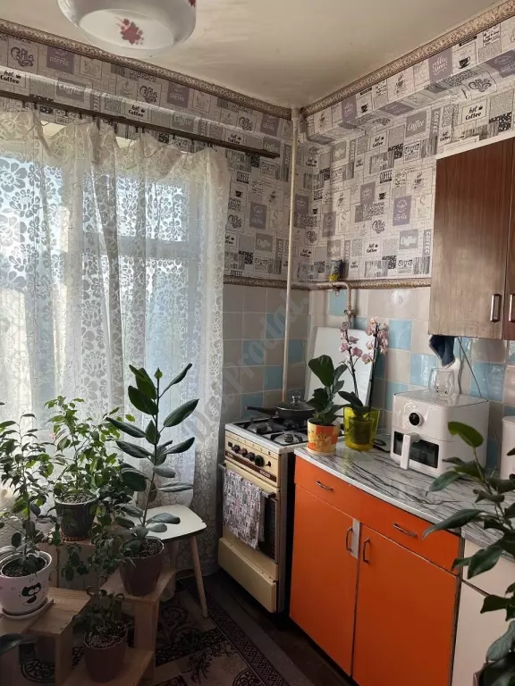 Продам 2-х комн квартиру в городе Луганск улица Крапивницкого
