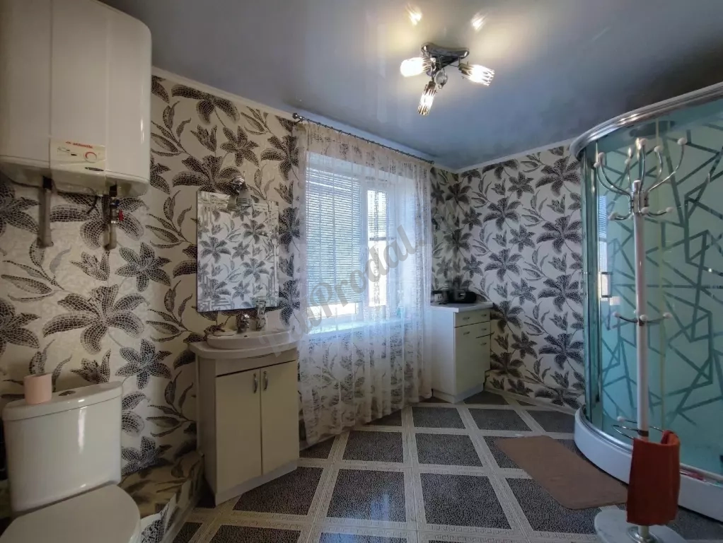 Продам дом 285 м2 в городе Луганск район "Черного Кота "
