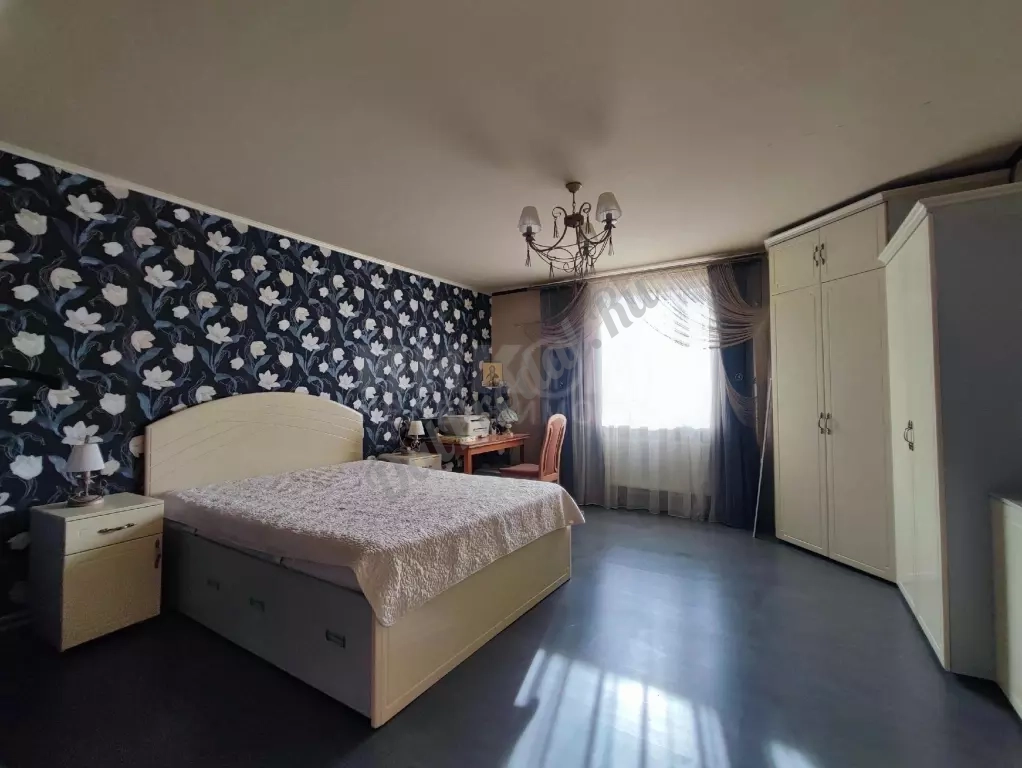 Продам дом 285 м2 в городе Луганск район "Черного Кота "