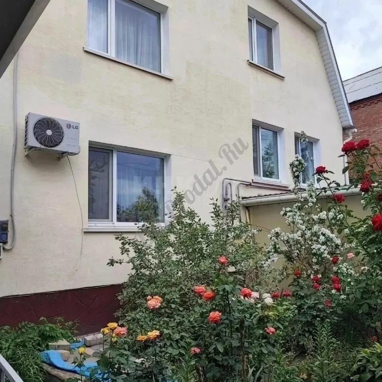 Продам дом 285 м2 в городе Луганск район "Черного Кота "