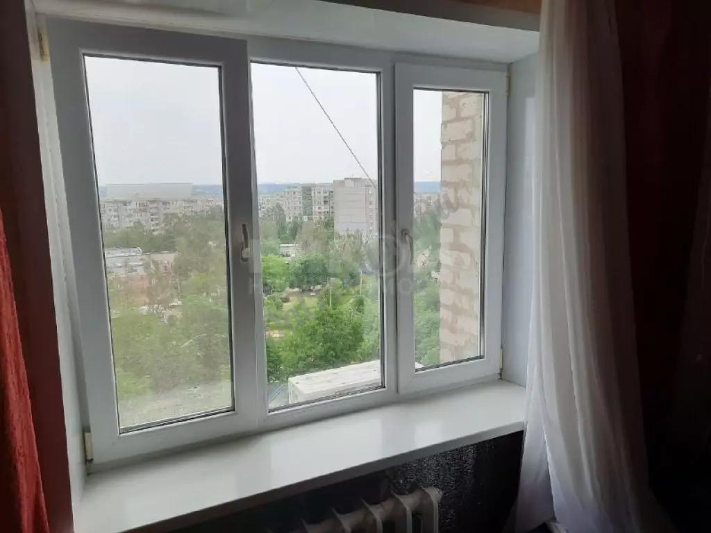 Продам 1-комн квартиру в городе Луганск квартал Мирный