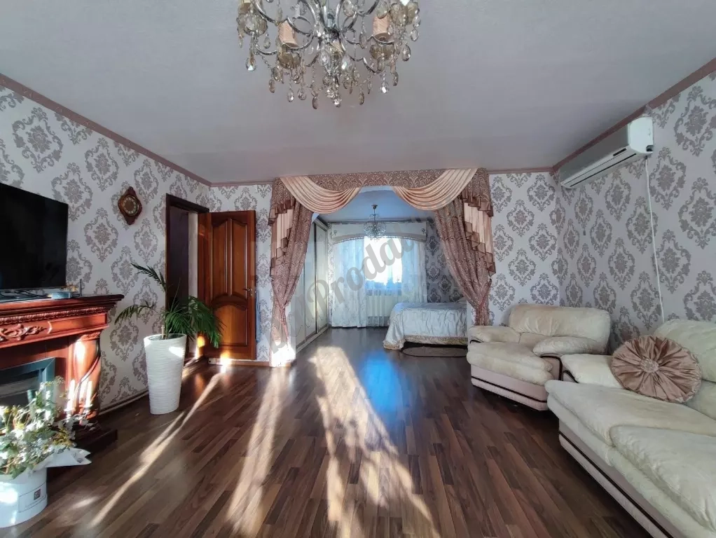 Продам дом 285 м2 в городе Луганск район "Черного Кота "