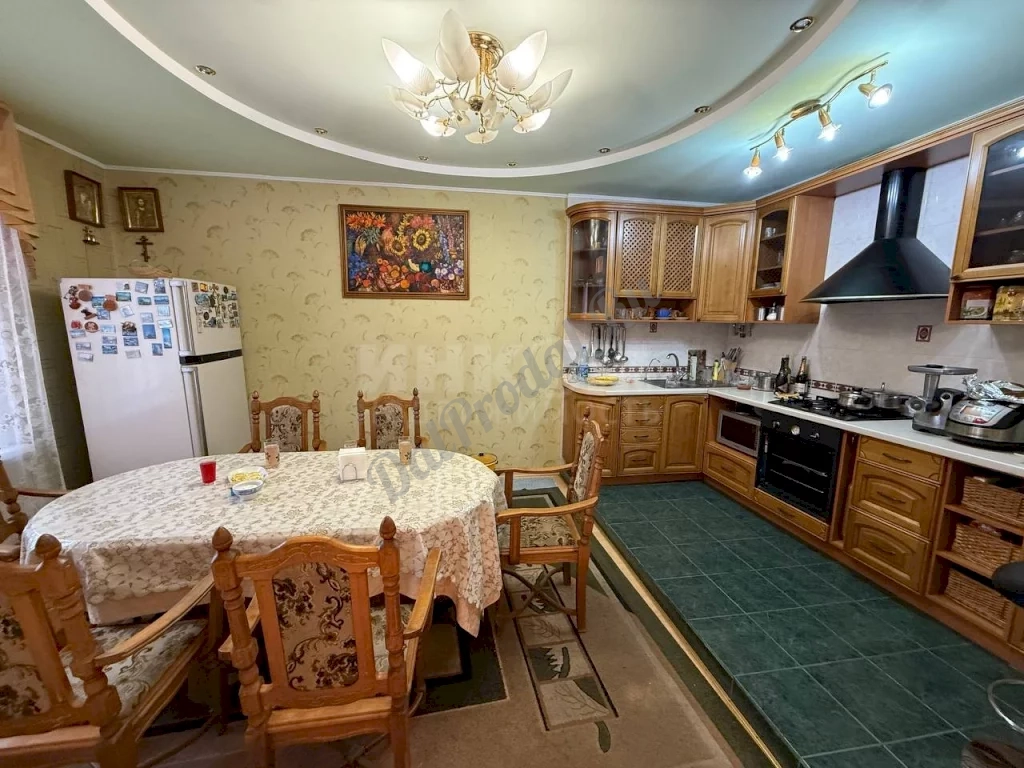 Продам 2-х этажный дом в городе Луганск Станица-Луганская